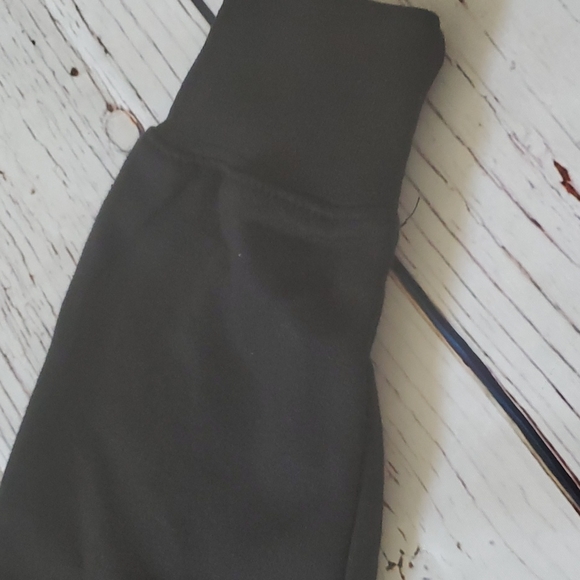 🆕️ CUTE SANRIO HELLO KITTY BLACK HOODED SWEATER ❤️🖤 - Picture 6 of 8